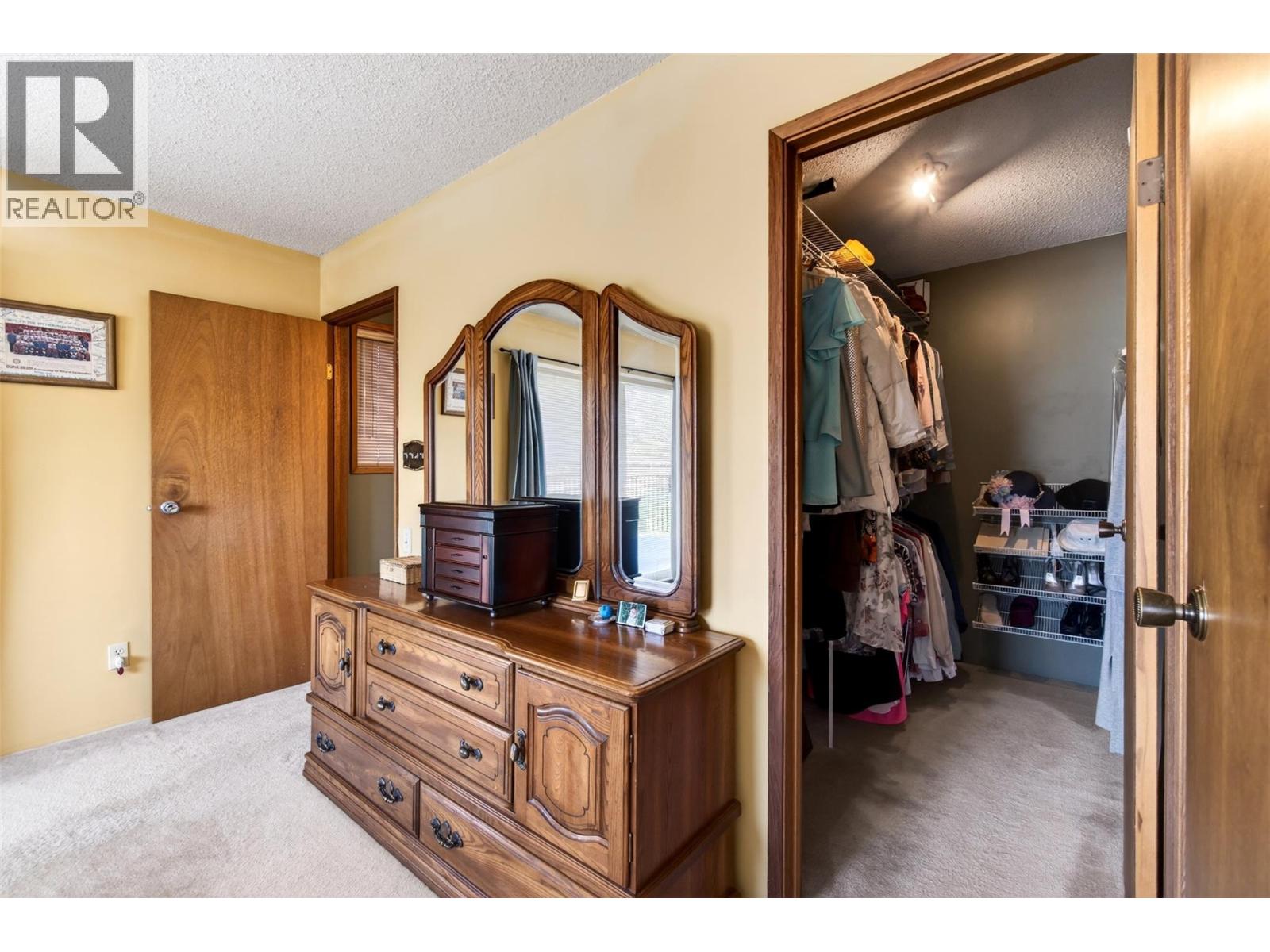 4860 14 Street NE - 27