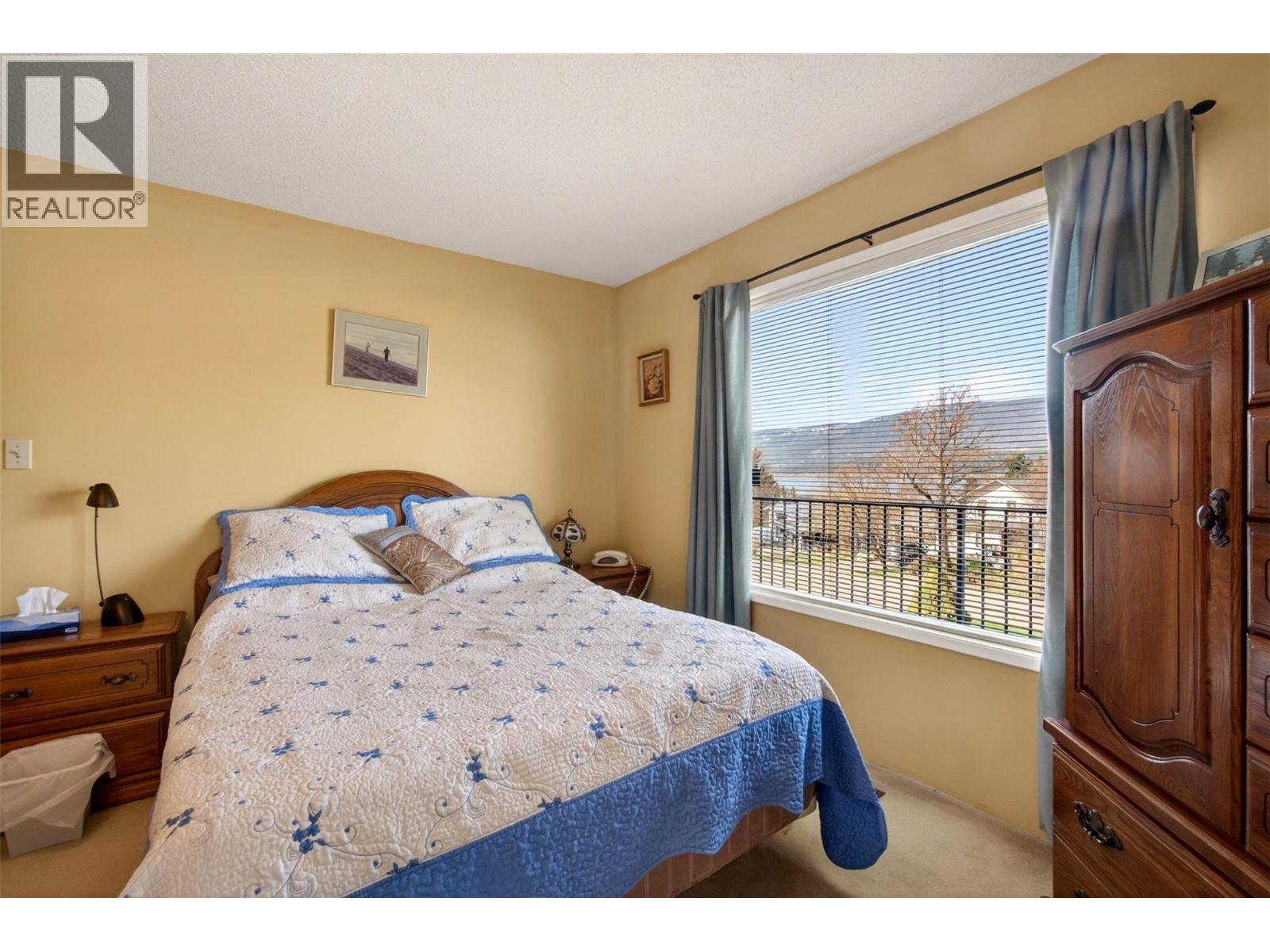 4860 14 Street NE - 24