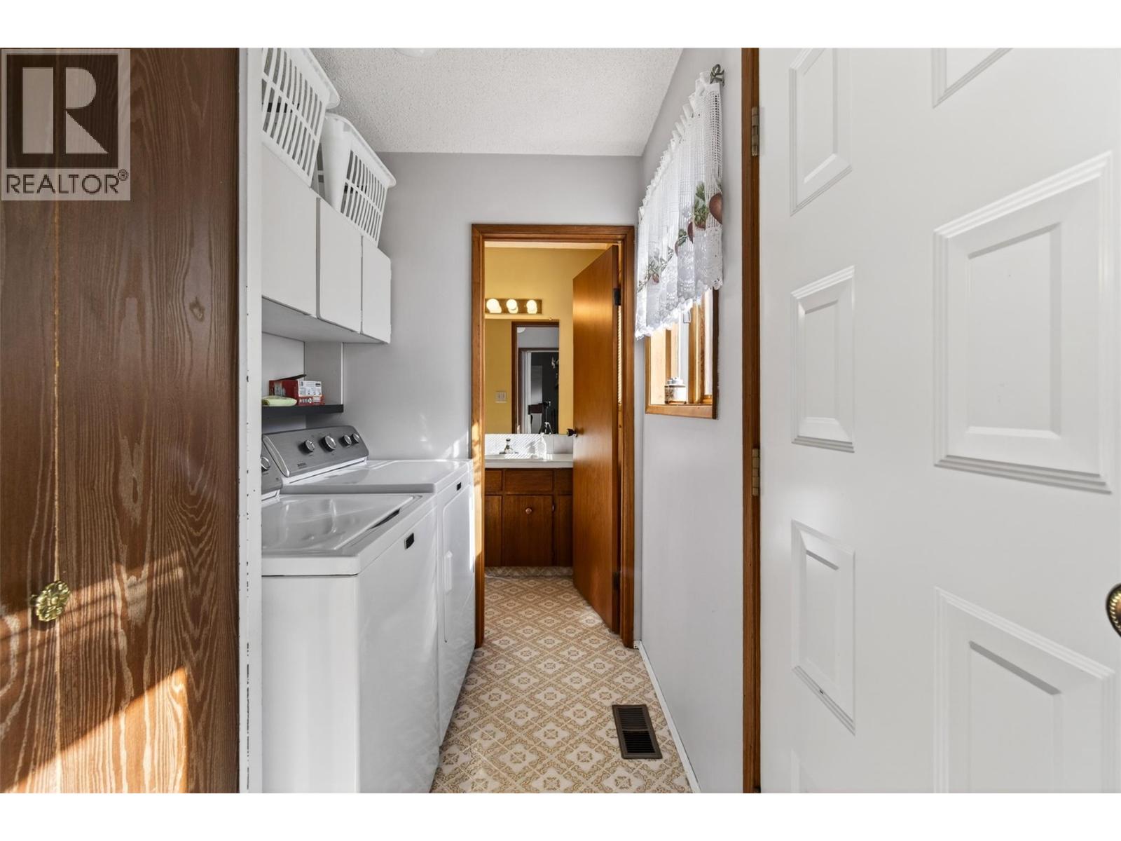 4860 14 Street NE - 28