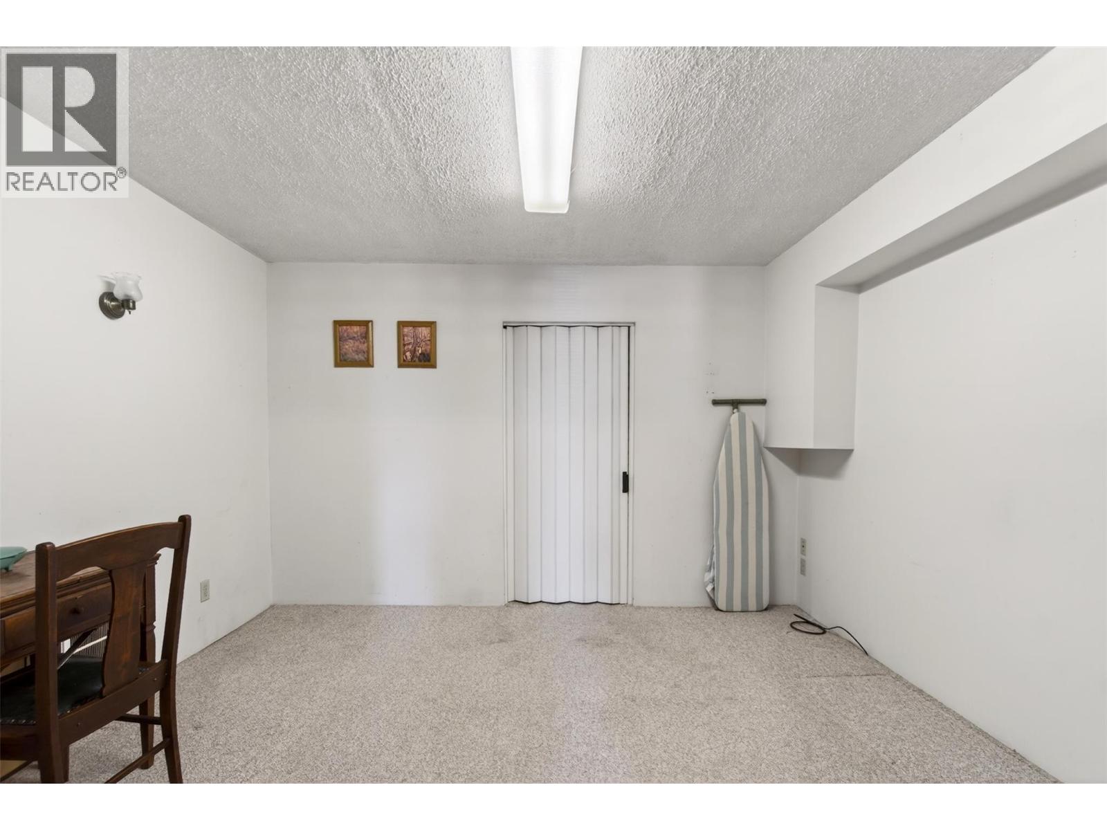 4860 14 Street NE - 39