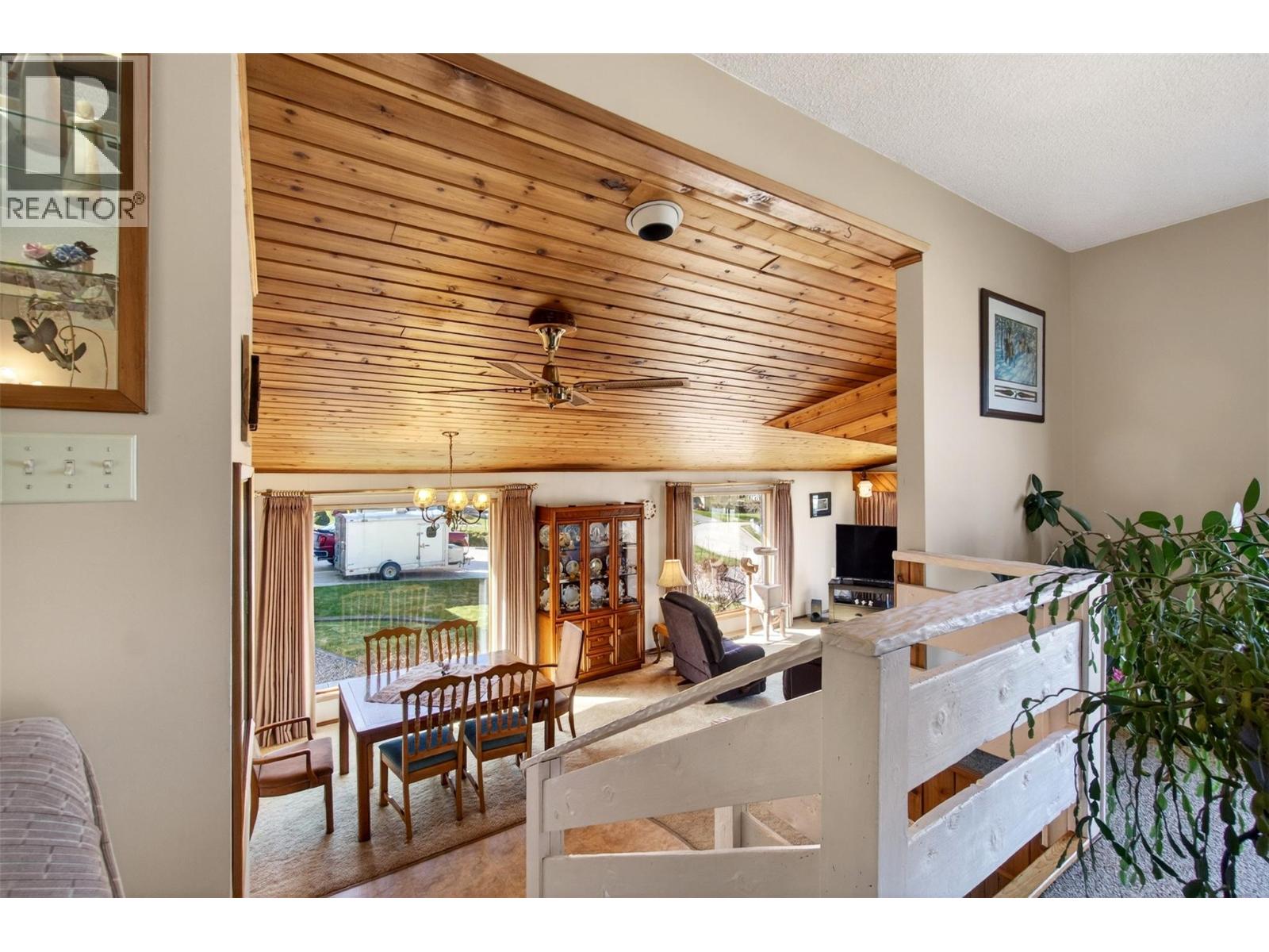4860 14 Street NE - 21