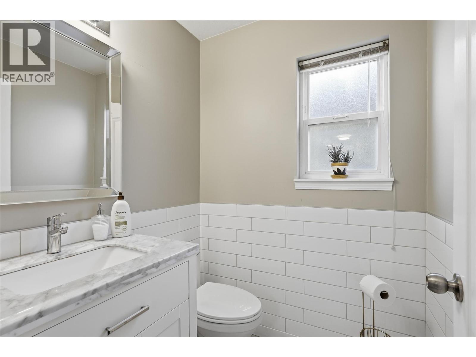 #7 750 DUNROBIN DRIVE - 9