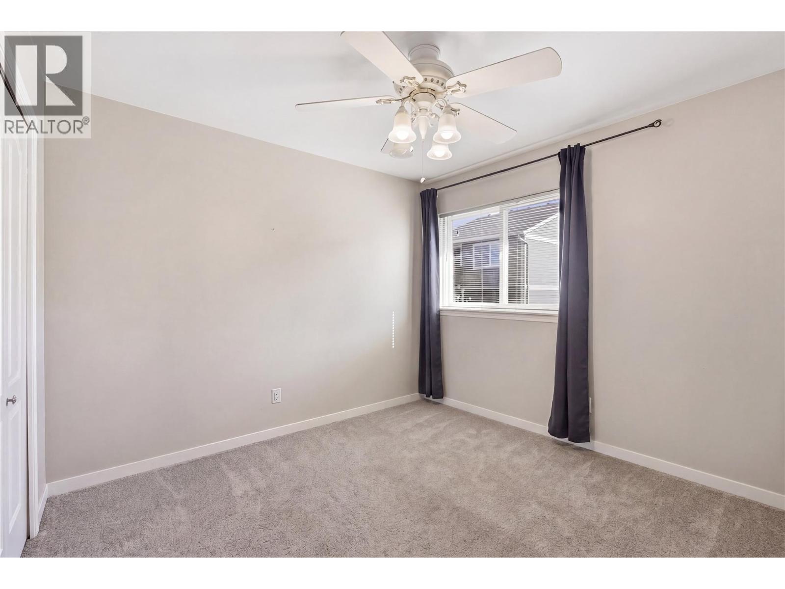 #7 750 DUNROBIN DRIVE - 15