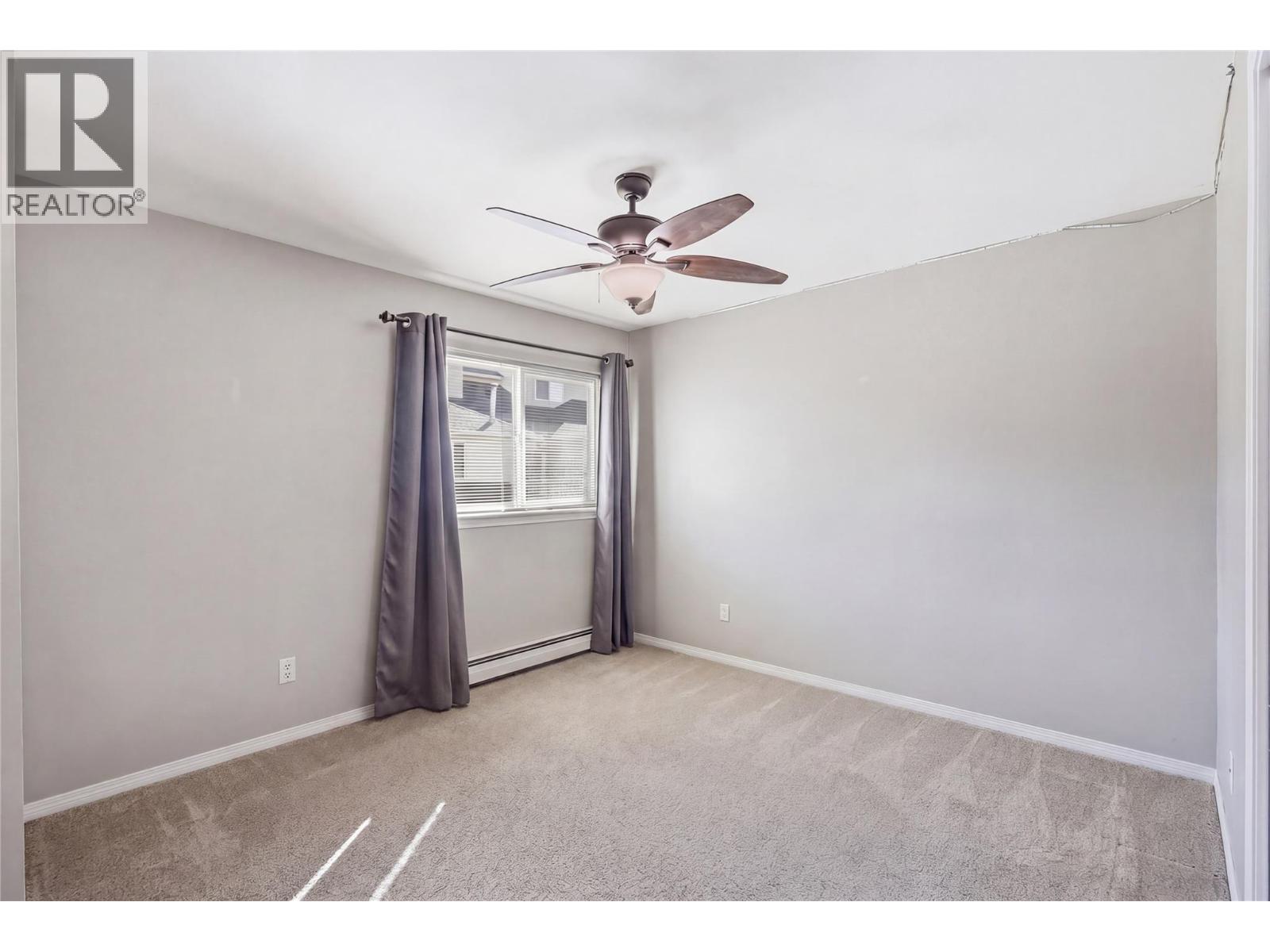 #7 750 DUNROBIN DRIVE - 14