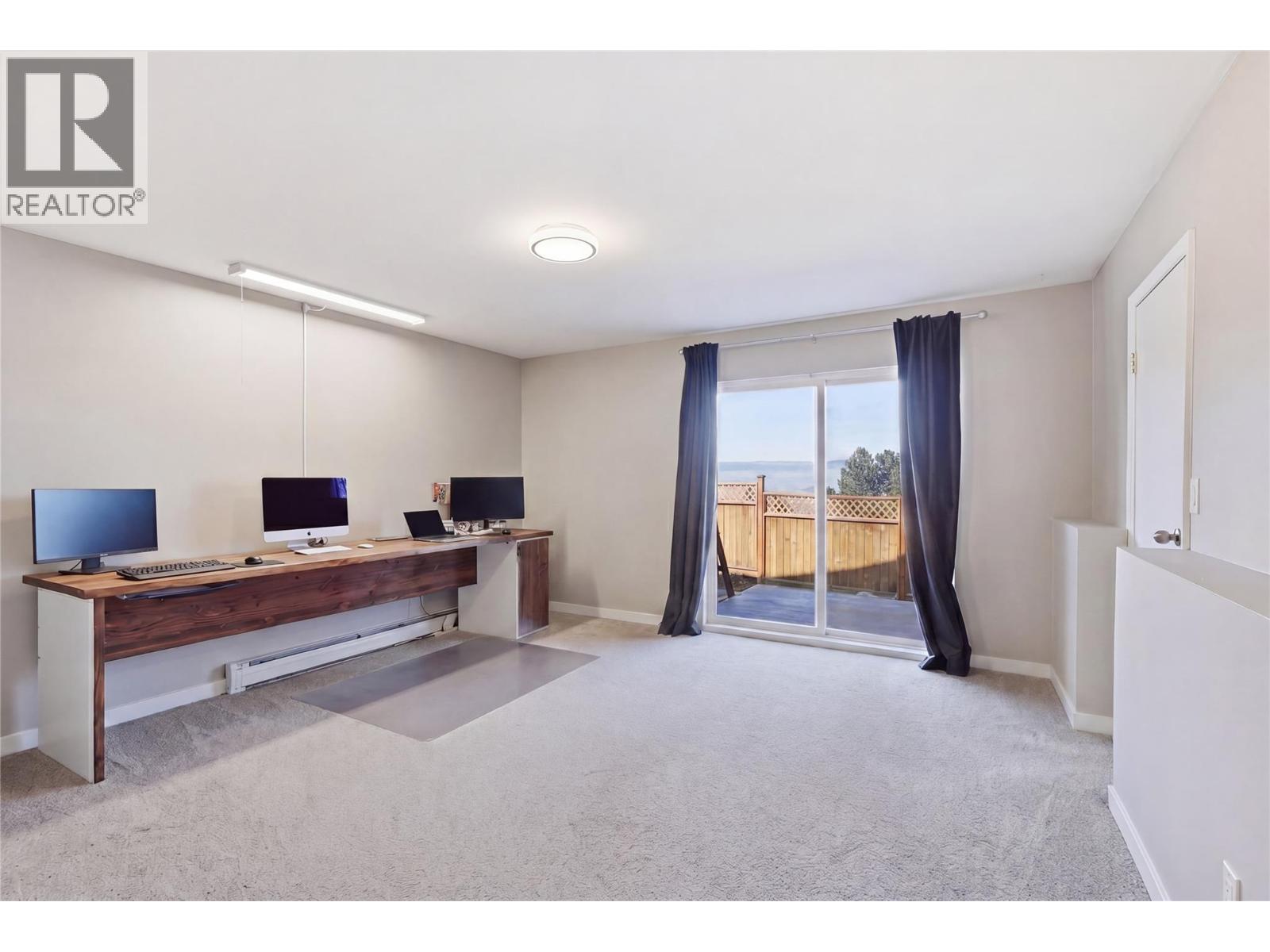 #7 750 DUNROBIN DRIVE - 17