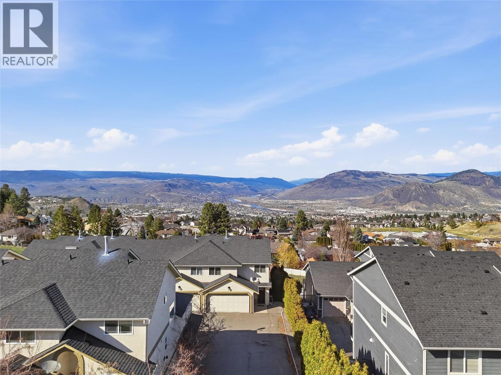 #7 750 DUNROBIN DRIVE - 21