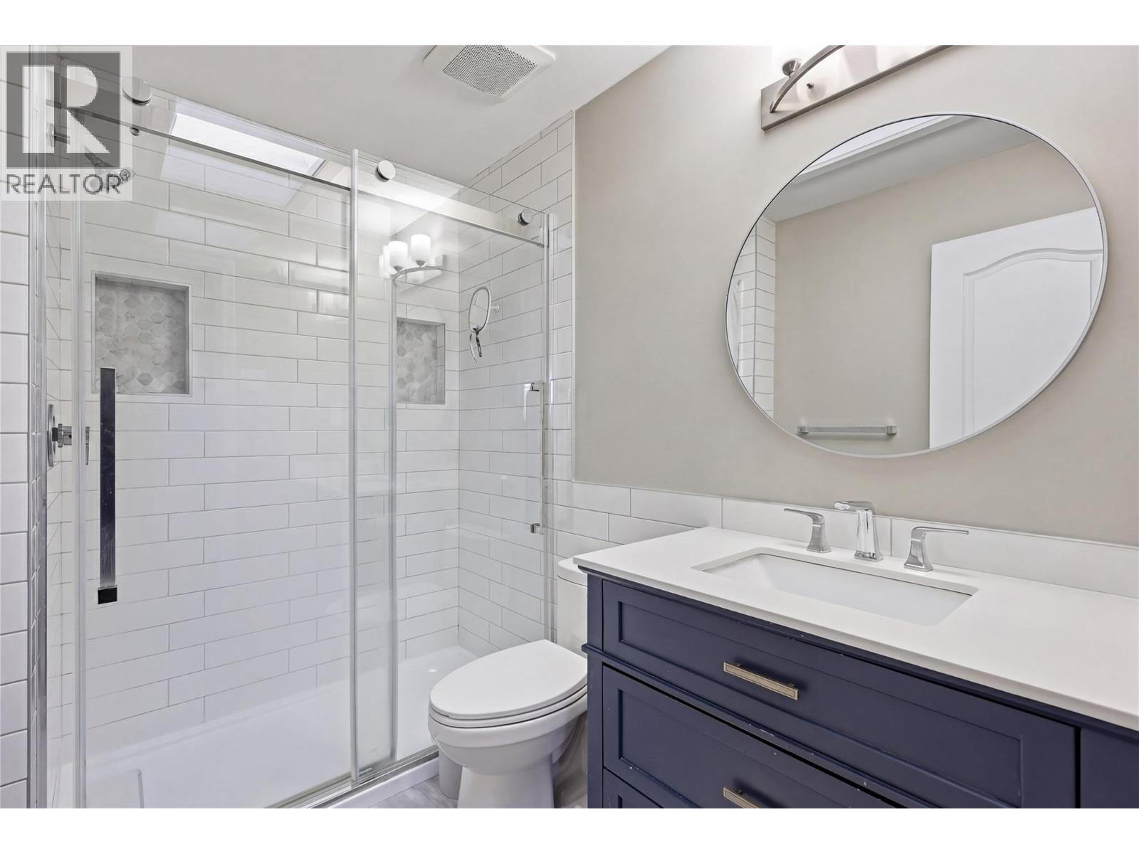 #7 750 DUNROBIN DRIVE - 13