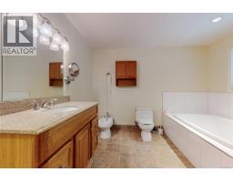1671 Fulford-ganges Rd, Salt Spring, BC V8K2A8 Photo 30