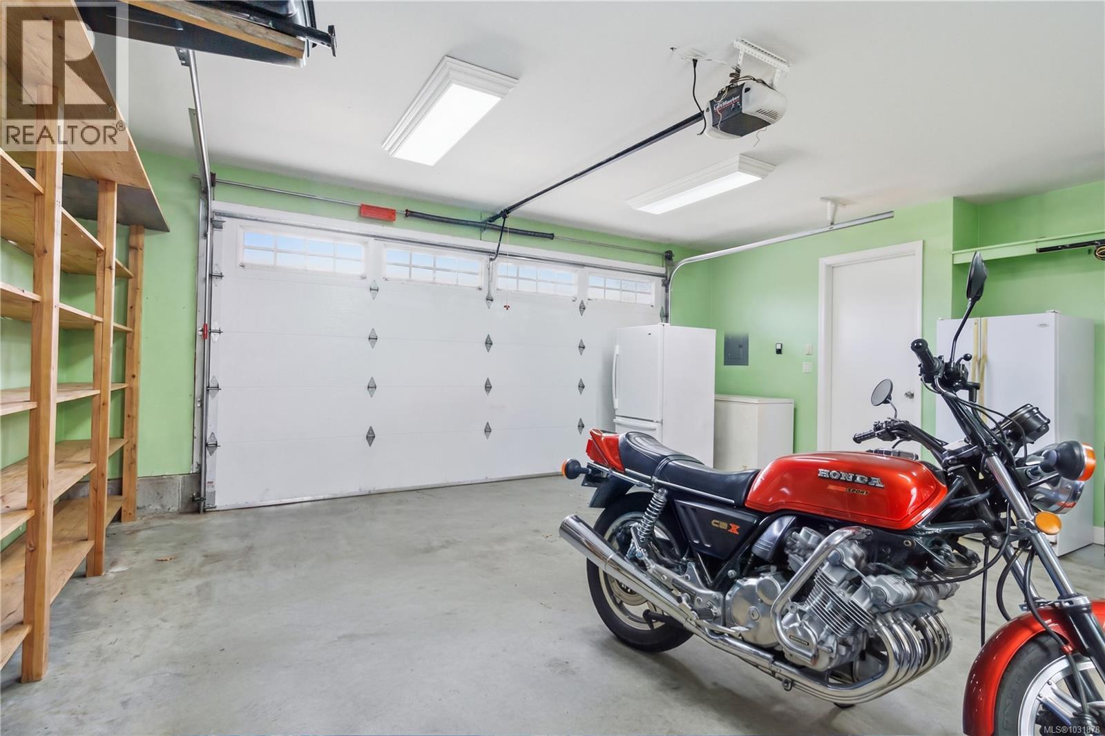 863 PARKLANDS DR - 27