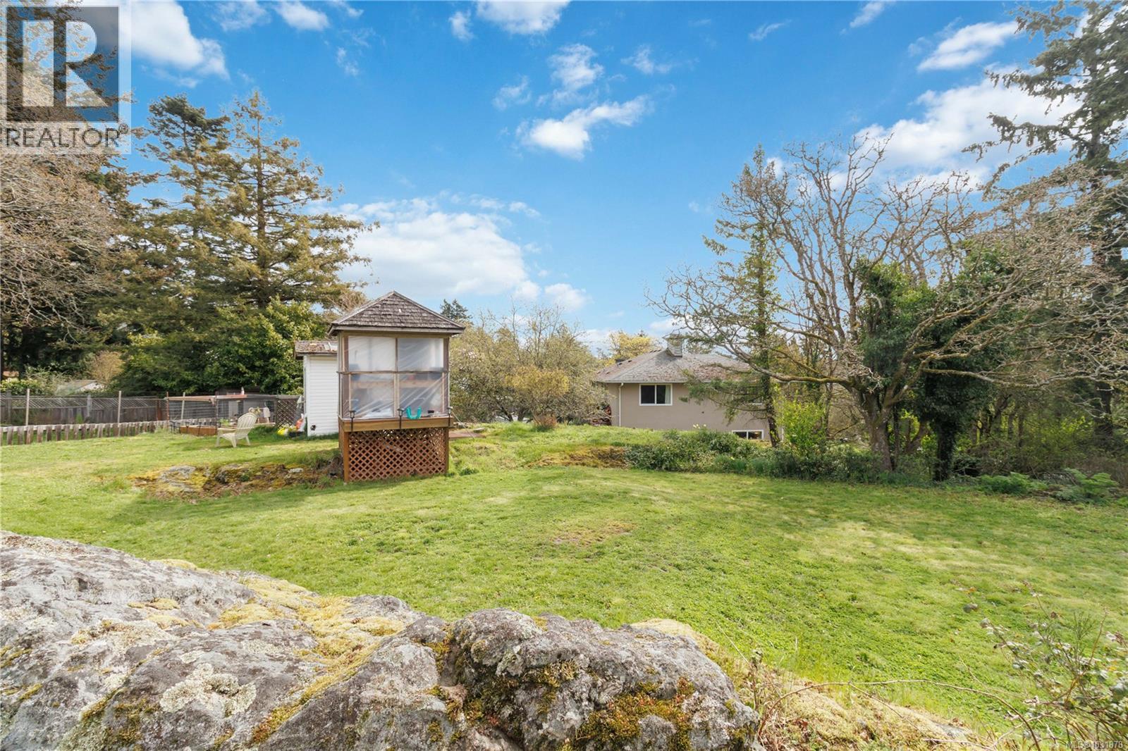 863 PARKLANDS DR - 32