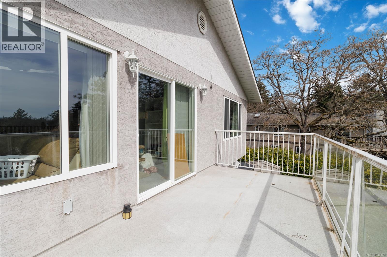 863 PARKLANDS DR - 34