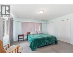 Kitchen - 863 Parklands Dr, Esquimalt, BC V9A4L6 Photo 13