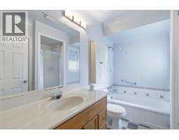 Living room - 863 Parklands Dr, Esquimalt, BC V9A4L6 Photo 15