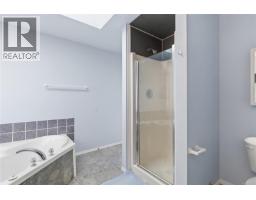 863 Parklands Dr, Esquimalt, BC V9A4L6 Photo 19