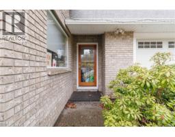 863 Parklands Dr, Esquimalt, BC V9A4L6 Photo 26