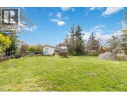 863 Parklands Dr, Esquimalt, BC V9A4L6 Photo 28
