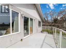 863 Parklands Dr, Esquimalt, BC V9A4L6 Photo 34