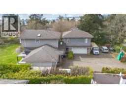 863 Parklands Dr, Esquimalt, BC V9A4L6 Photo 40