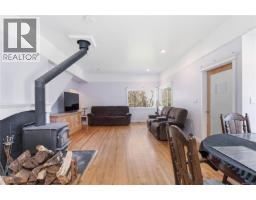 Laundry room - 863 Parklands Dr, Esquimalt, BC V9A4L6 Photo 8