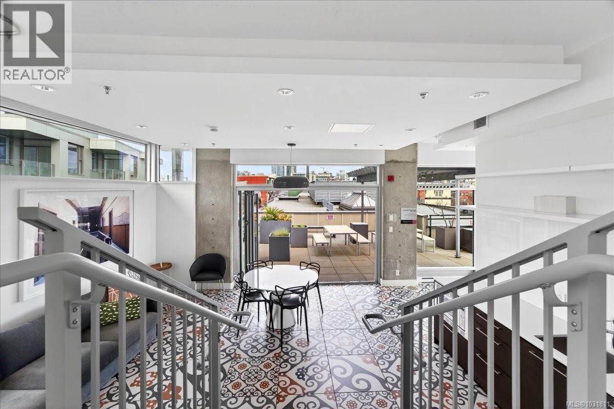 #206 456 PANDORA AVE - 23