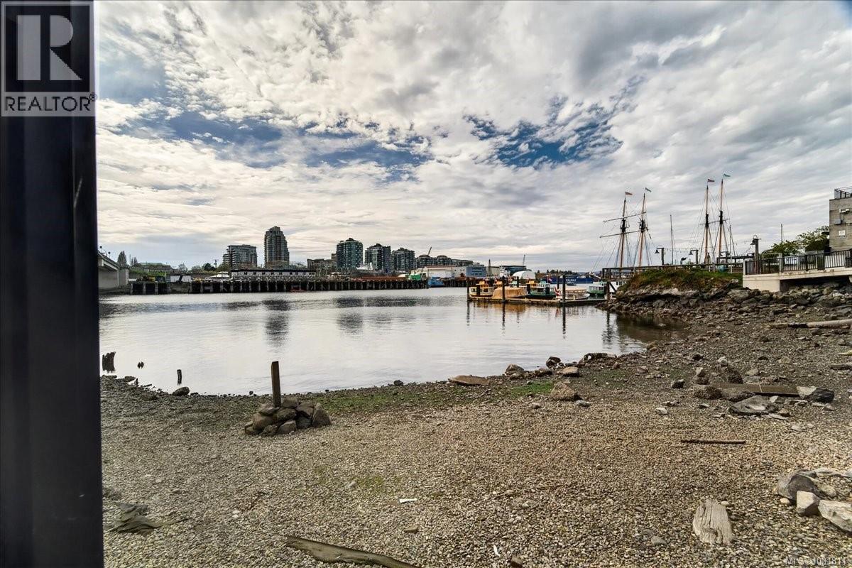 #206 456 PANDORA AVE - 28