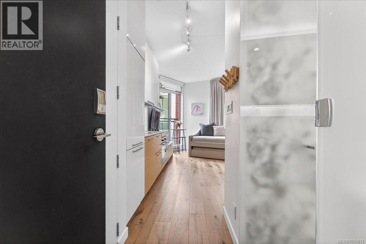 #206 456 PANDORA AVE - Image 3