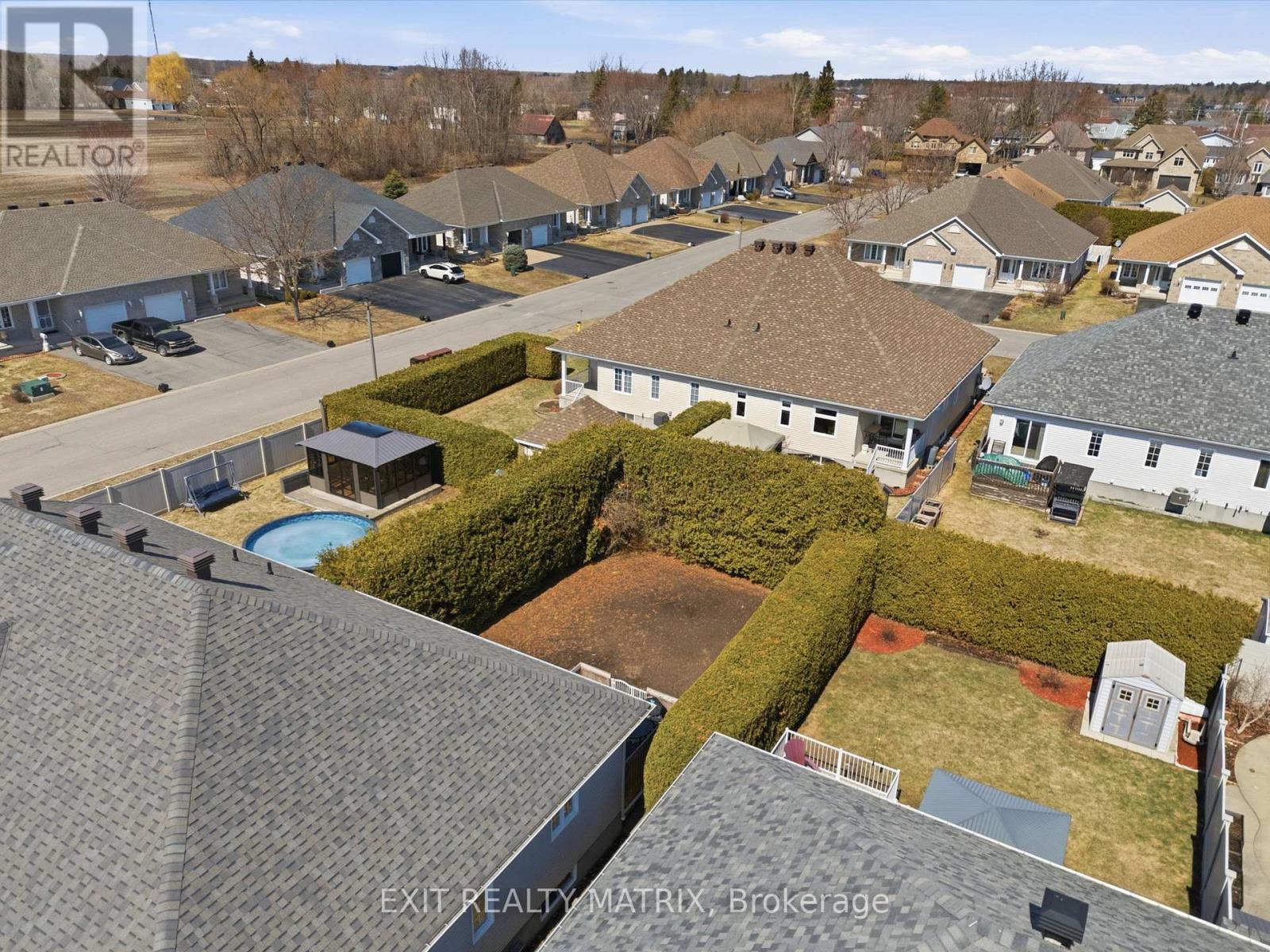 730 DES CHENES STREET - 27