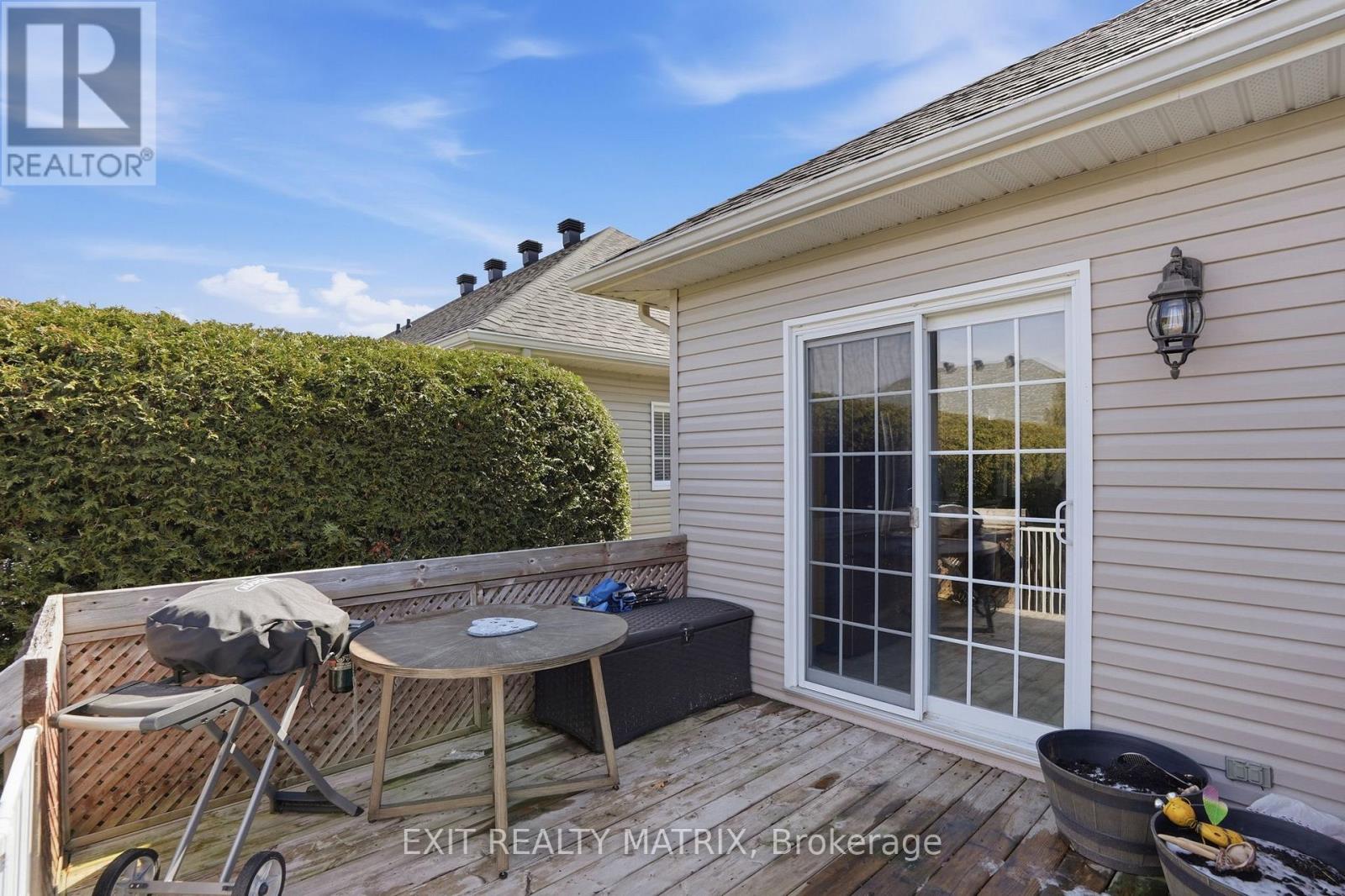 730 DES CHENES STREET - 24