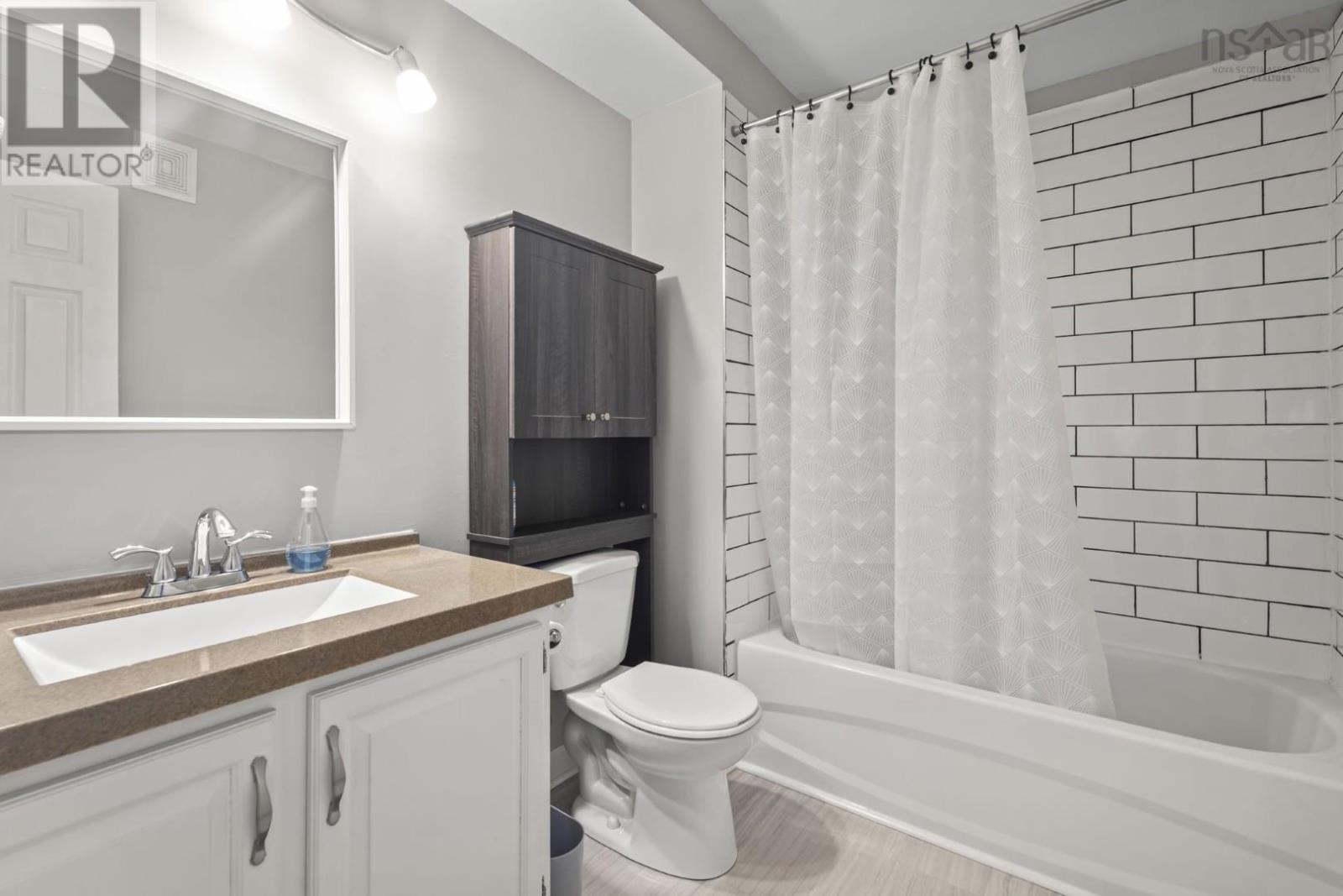 Property 20 of 30 of 101 225 Ross Street