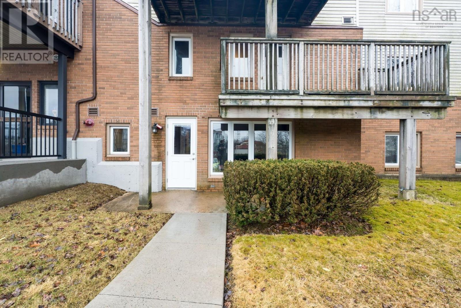 Property 2 of 30 of 101 225 Ross Street