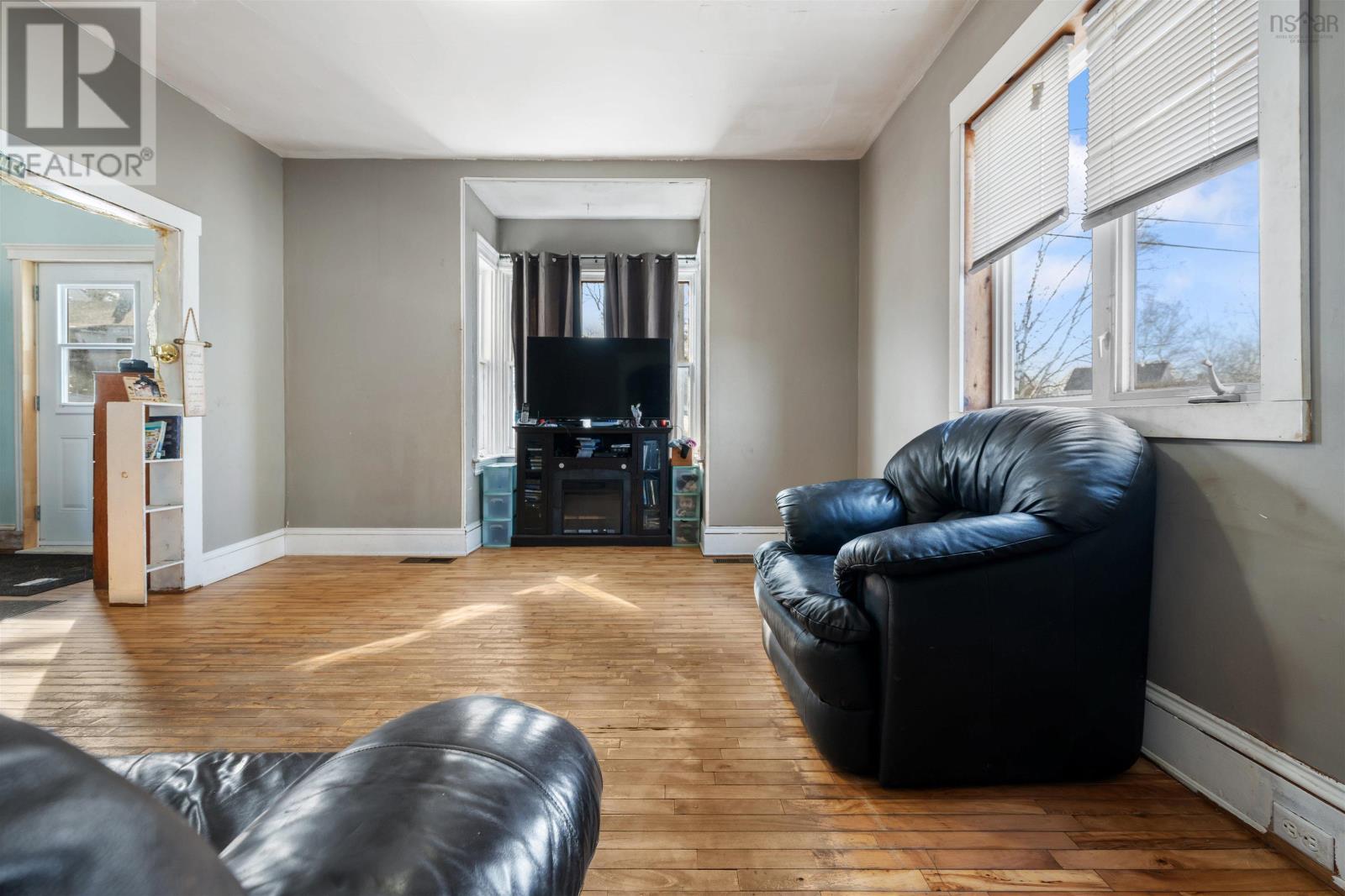 Property 9 of 32 of 10 East Pleasant Street