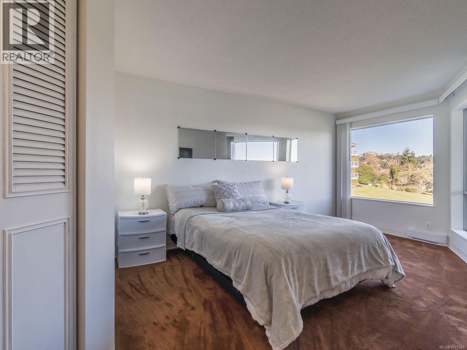 #205 2560 DEPARTURE BAY RD - 23