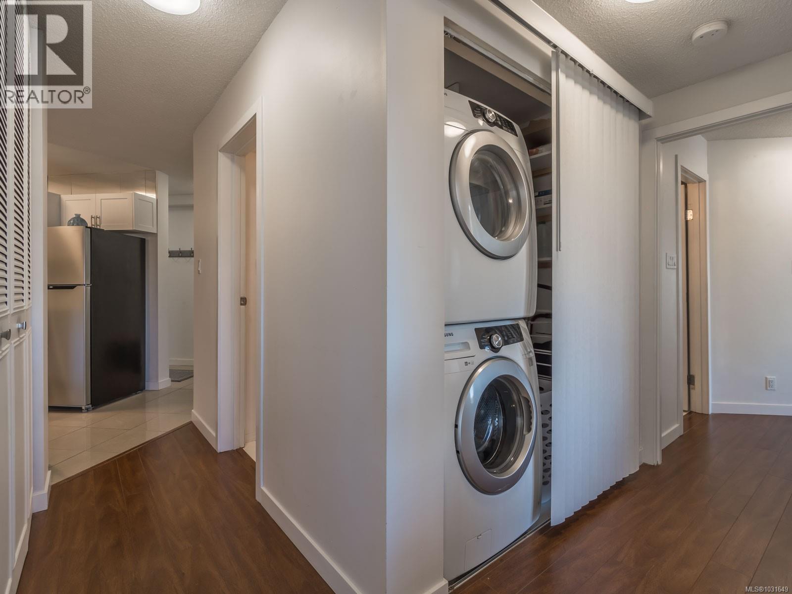 #205 2560 DEPARTURE BAY RD - 27