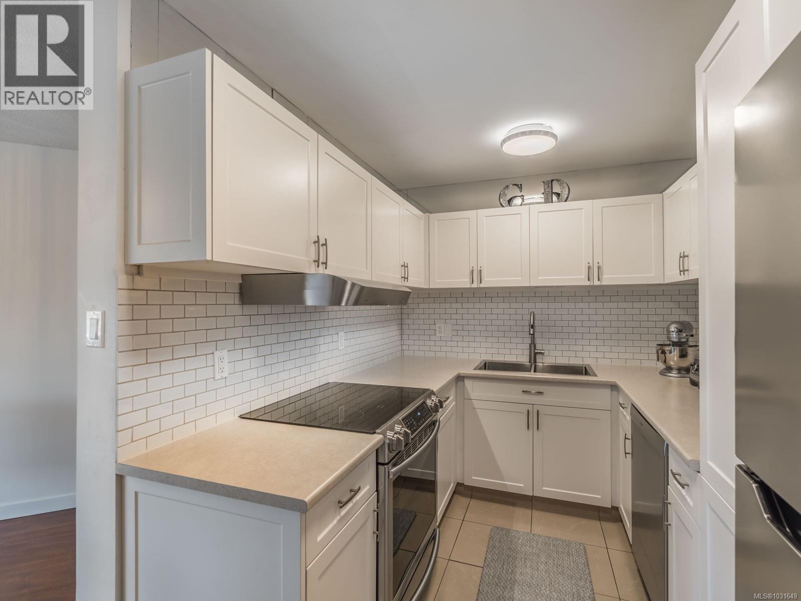 #205 2560 DEPARTURE BAY RD - 6