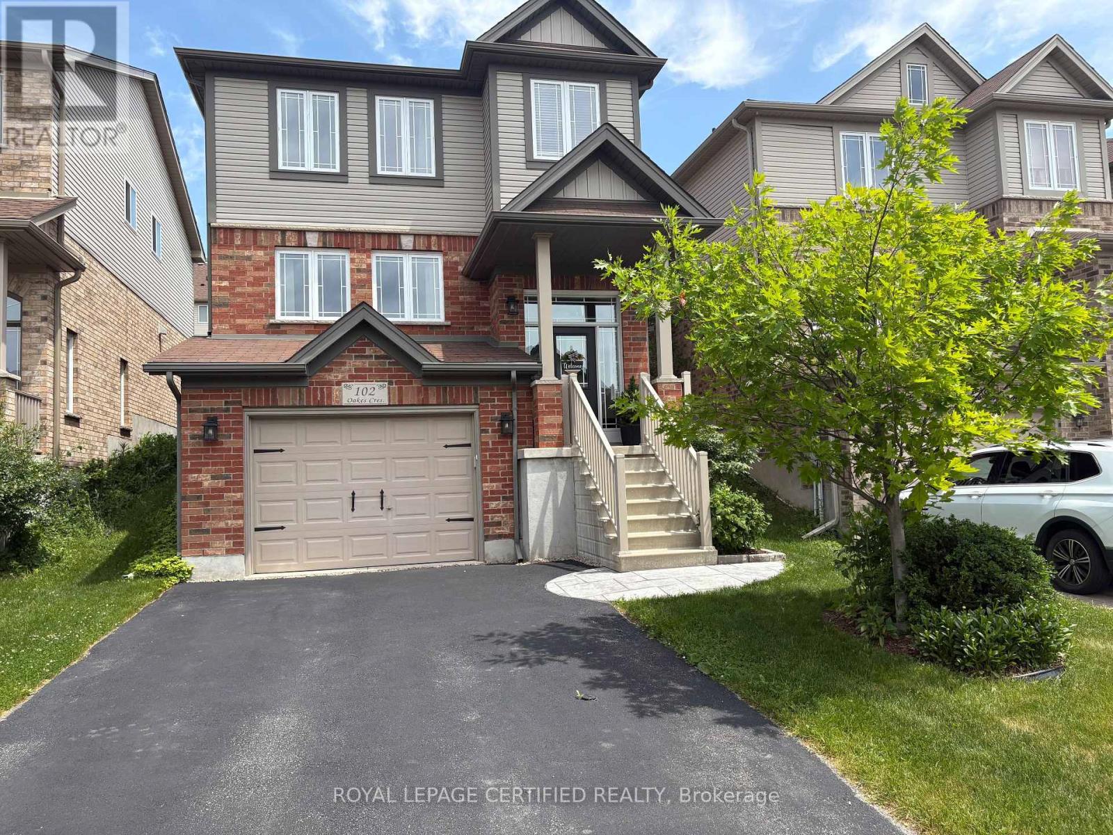 102 OAKES CRESCENT - 1