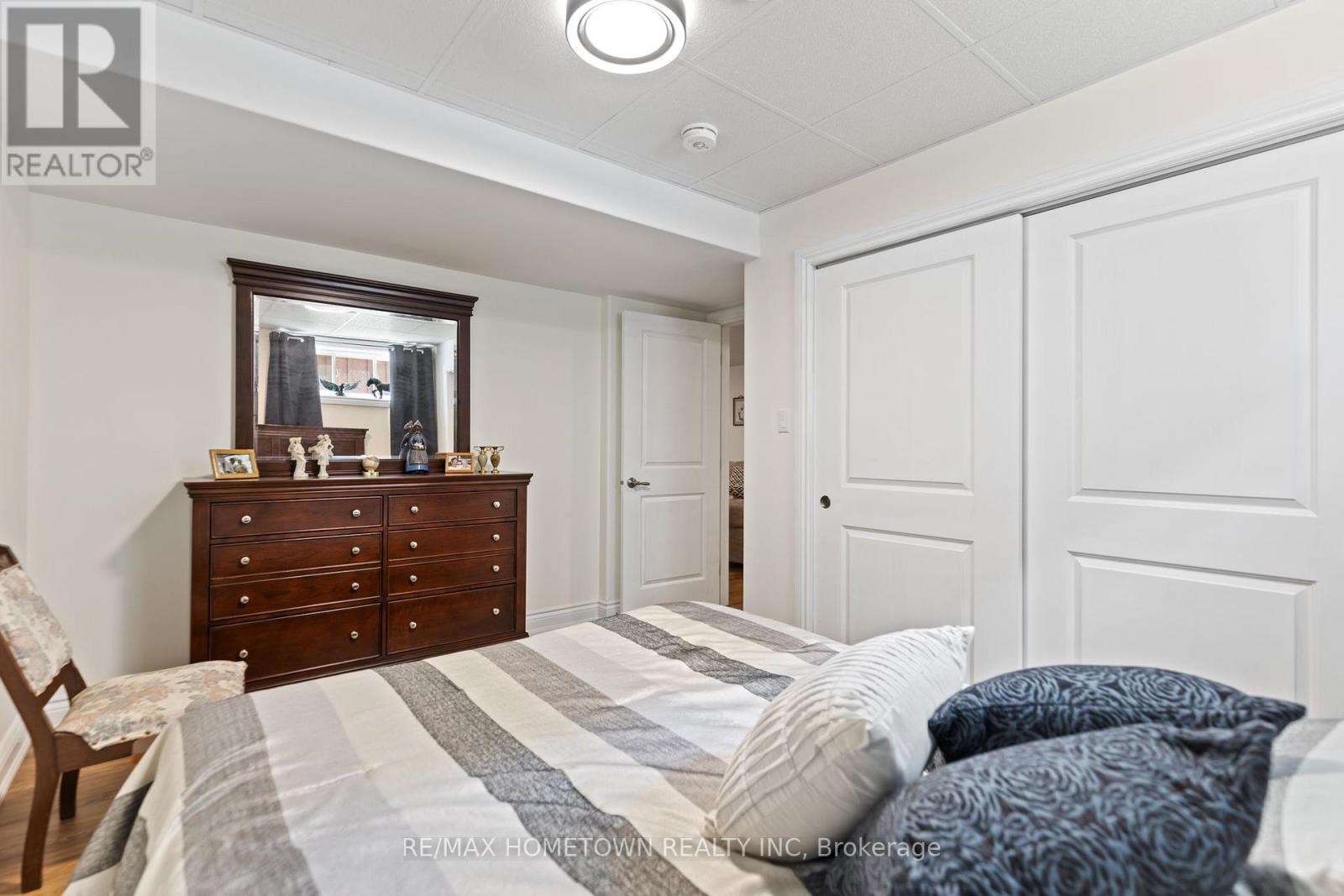 8 BILLINGS AVENUE W — photo 25