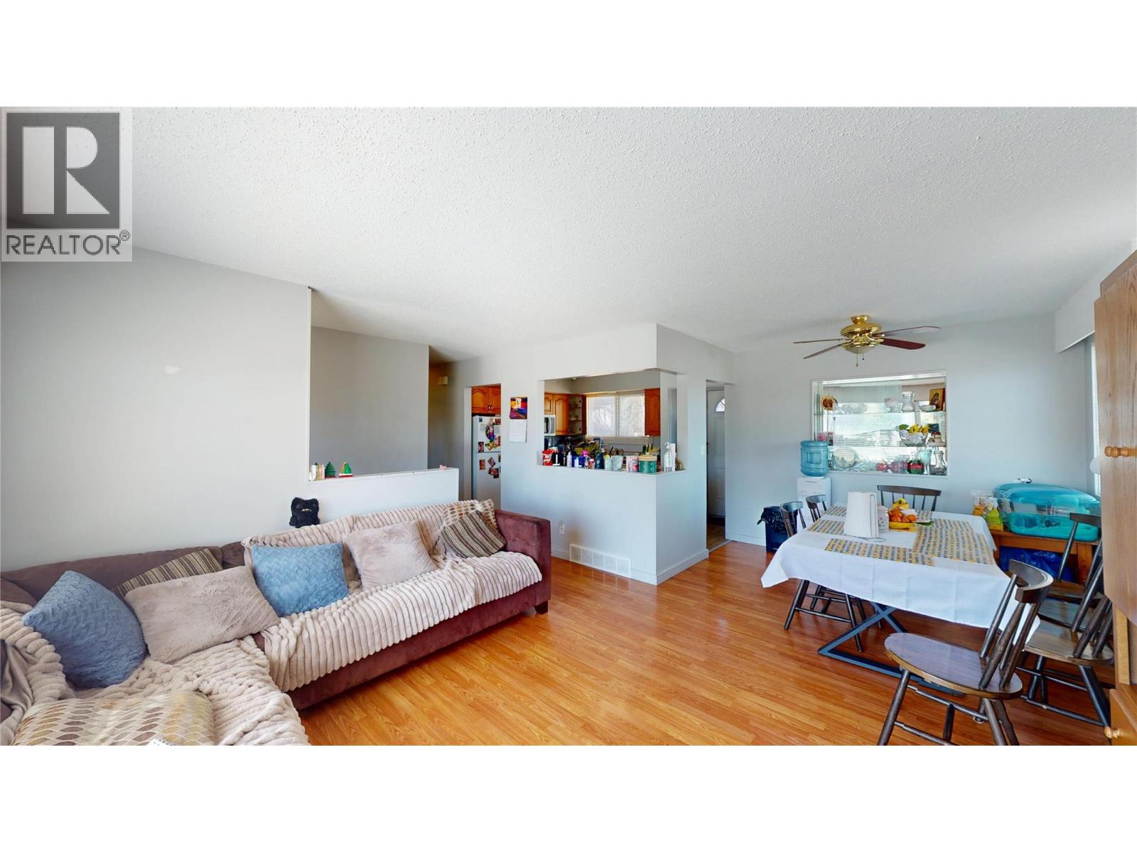 1061 16TH AVENUE S - 4