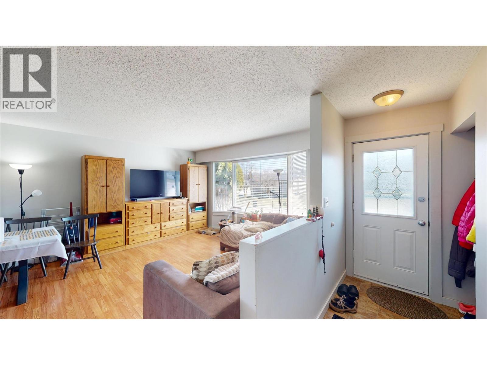 1061 16TH AVENUE S - 3