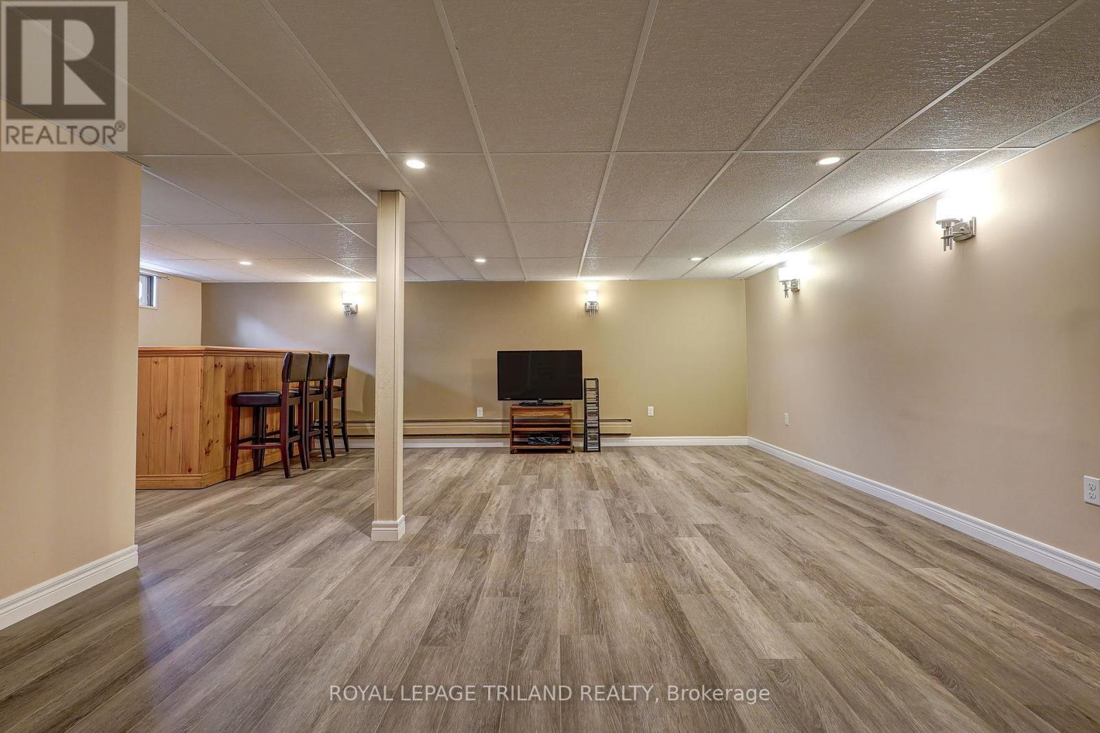 58 VANBUSKIRK DRIVE - 30