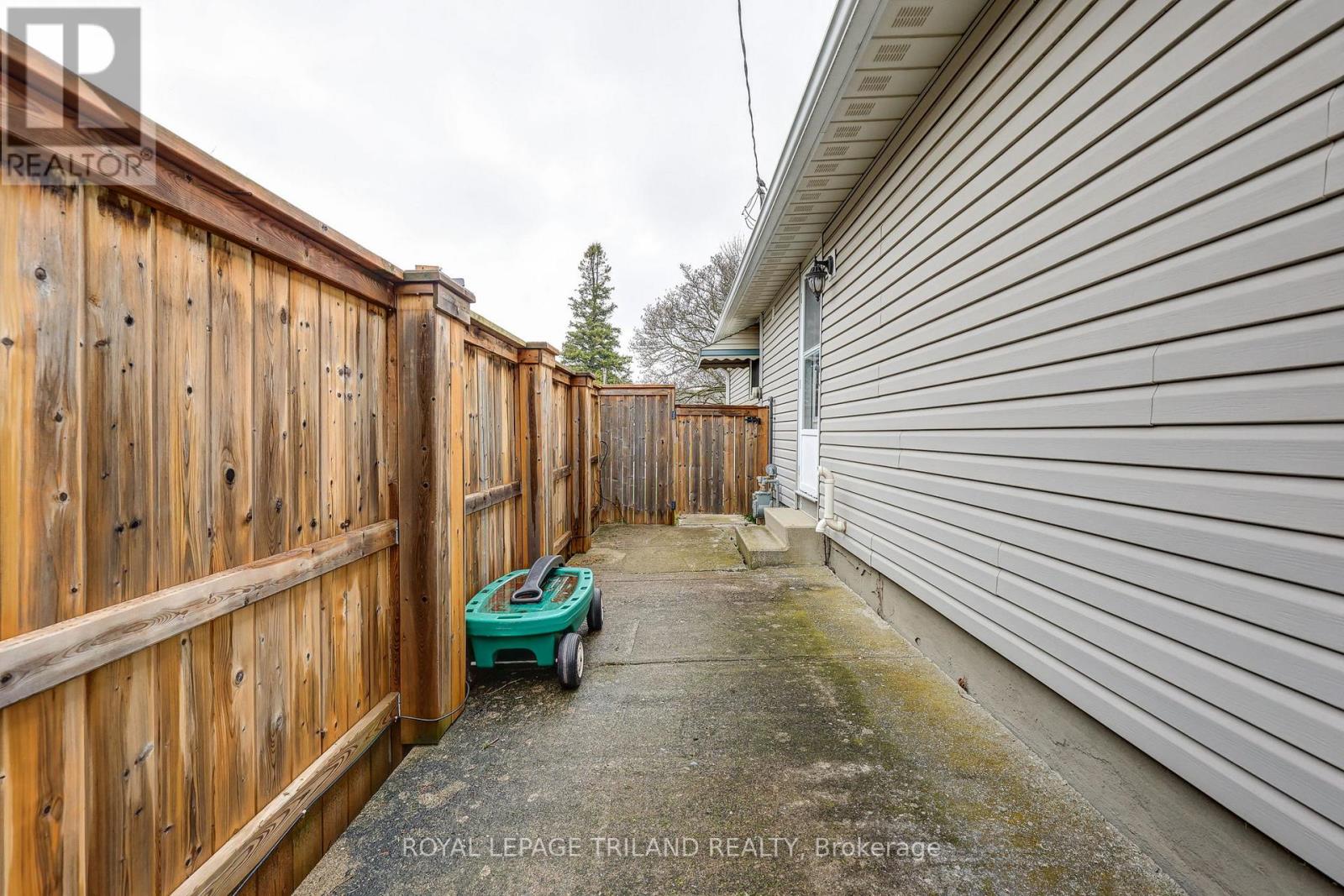 58 VANBUSKIRK DRIVE - 40