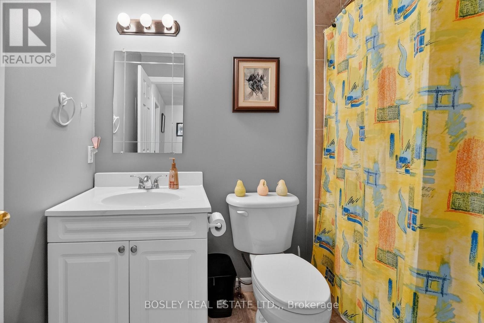 2nd floor full bathroom
