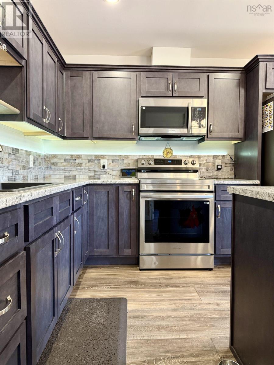 Property 14 of 50 of 636 Macdonald Road