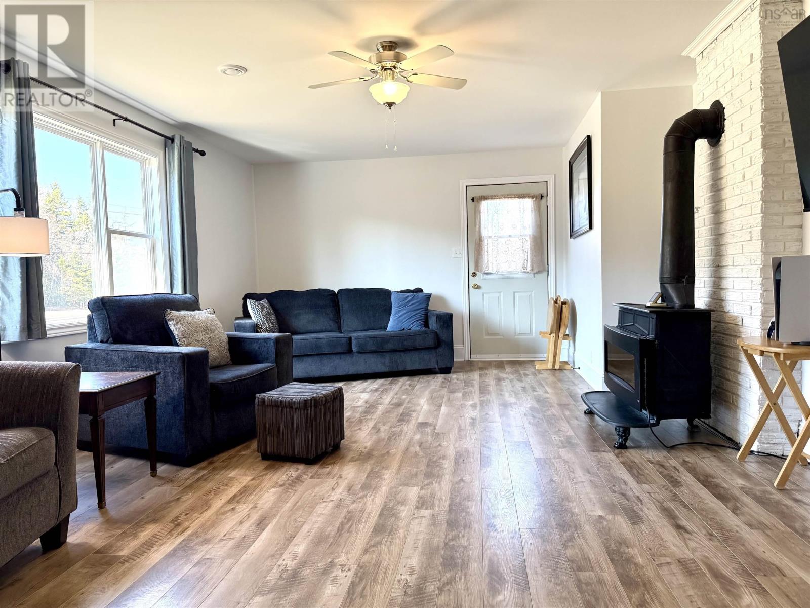 Property 22 of 50 of 636 Macdonald Road