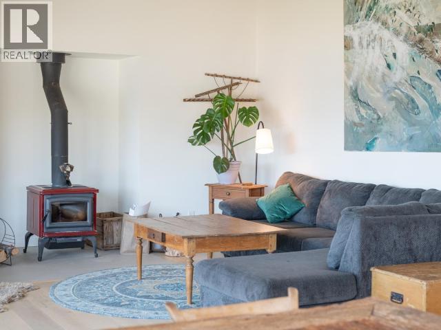 2084 MAHOOD ROAD - 6