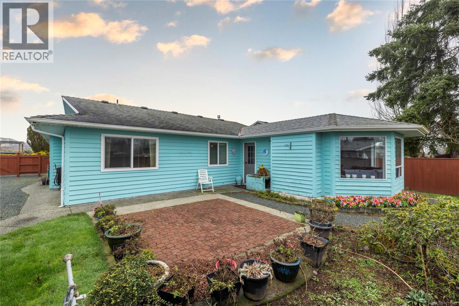 388 MCKILLOP DR - 14