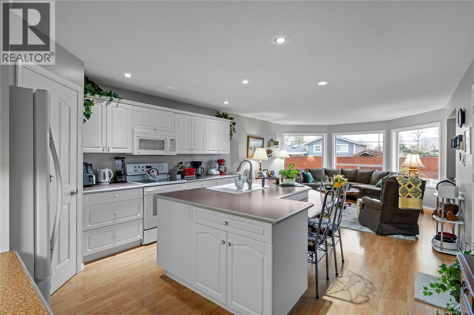 388 MCKILLOP DR - Image 3