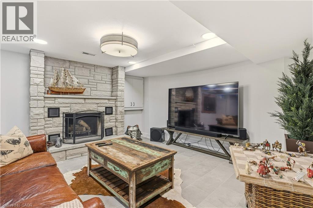 82 MAPLE DRIVE - 36