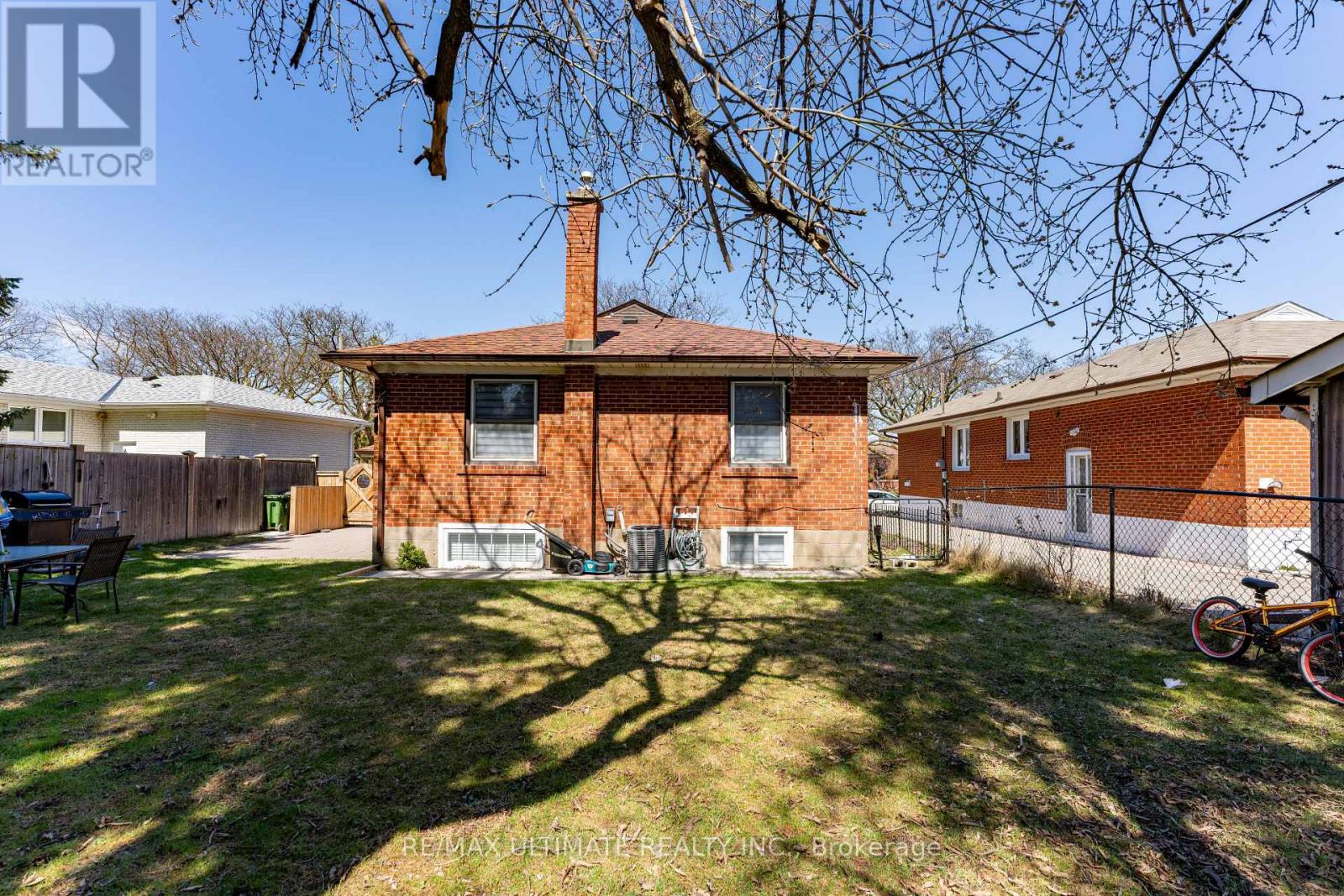 21 BENWAY DRIVE - 12