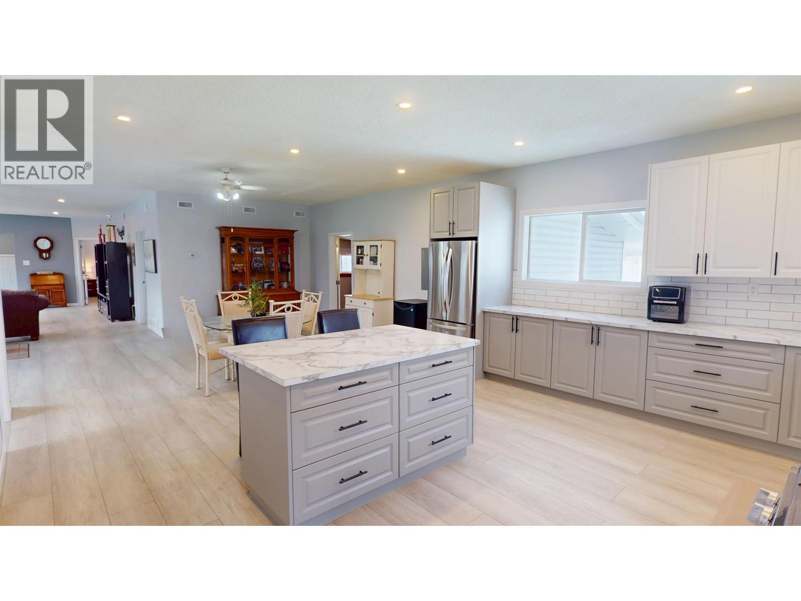 2107 RAWLINGS ROAD, Quesnel