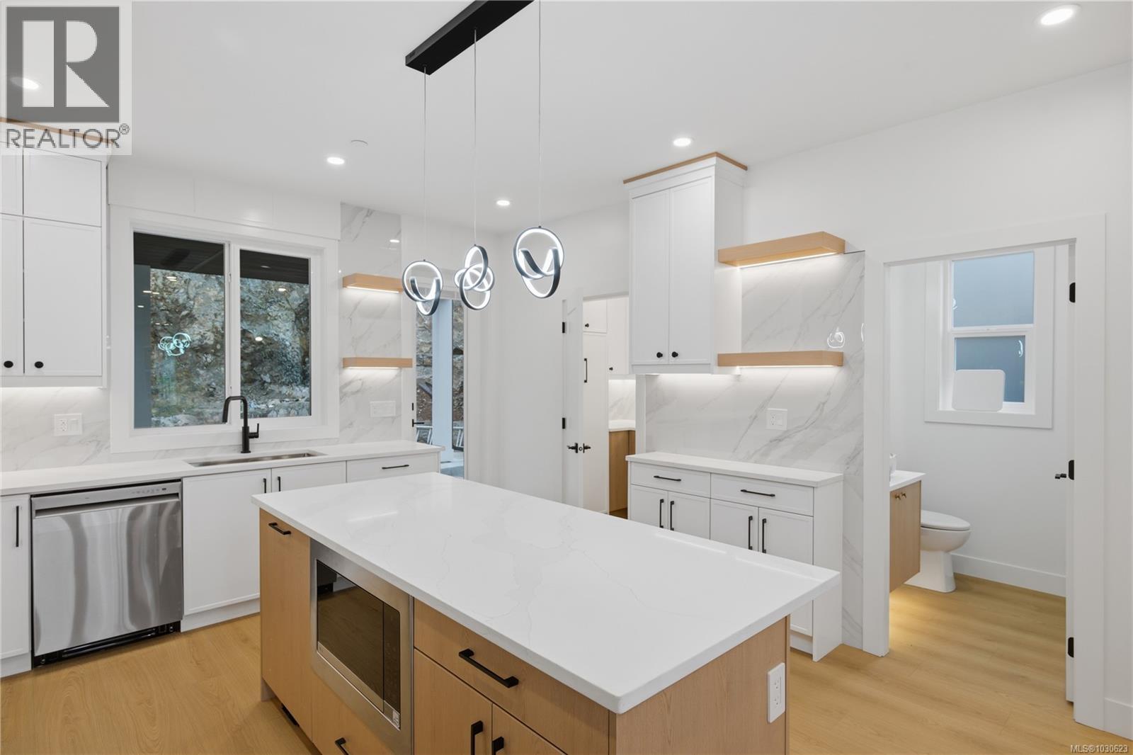  2090 Kingbird Drive, Langford